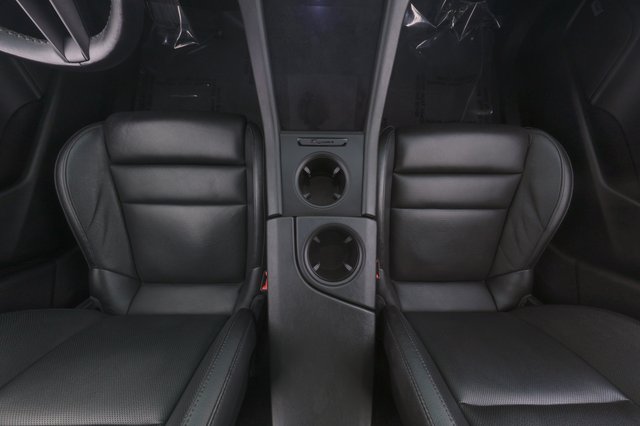 2023 Porsche Taycan — photo 22 of 26