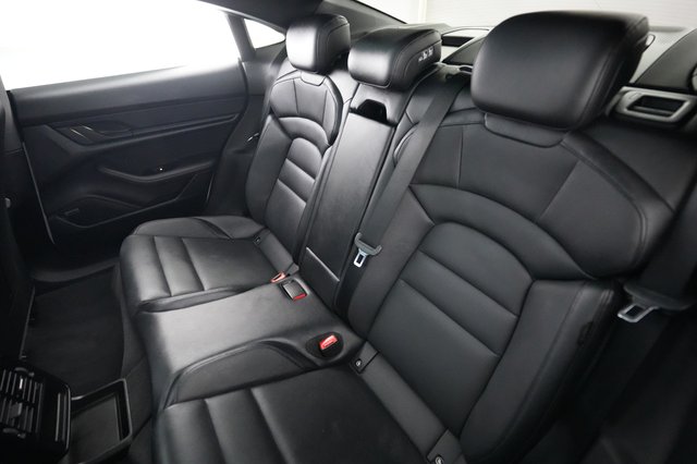 2023 Porsche Taycan — photo 19 of 26