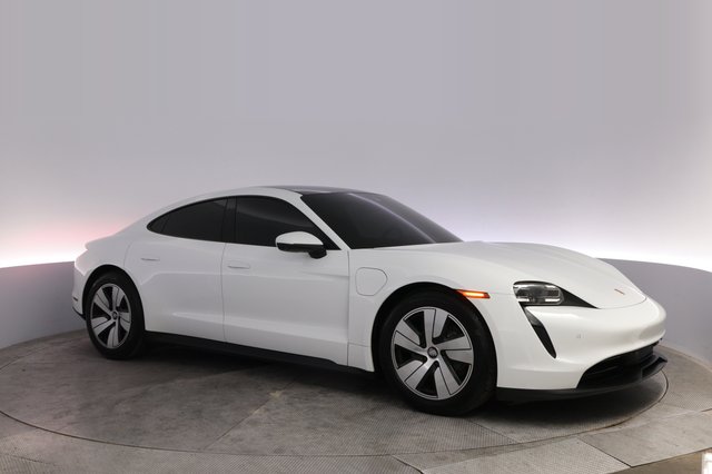 2023 Porsche Taycan — photo 11 of 26