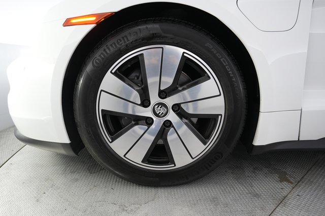 2023 Porsche Taycan — photo 15 of 26
