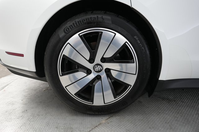 2023 Porsche Taycan — photo 17 of 26