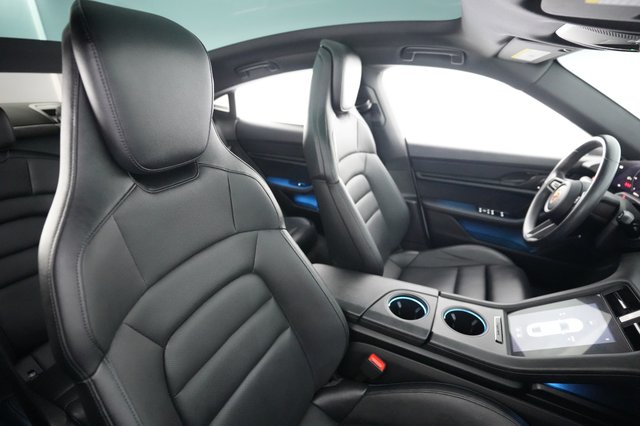 2023 Porsche Taycan — photo 18 of 26