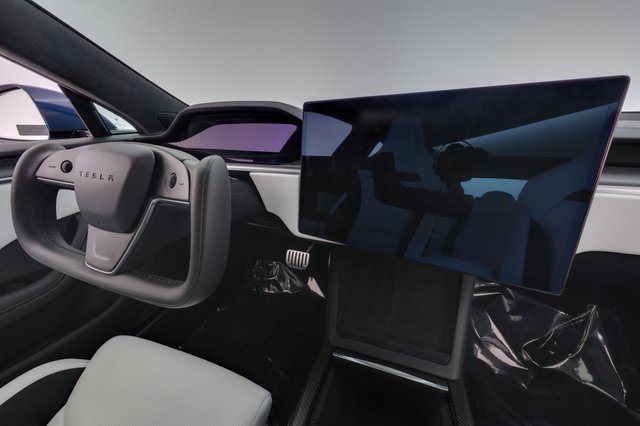 2025 Tesla Model S — photo 20 of 24