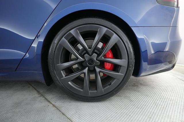 2025 Tesla Model S — photo 7 of 24