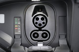 2023 Audi e-tron — photo 25 of 31