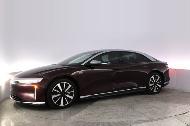 2022 Lucid Air — photo 14 of 23