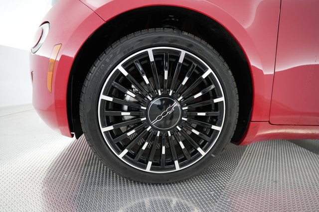 2024 Fiat 500e — photo 16 of 25
