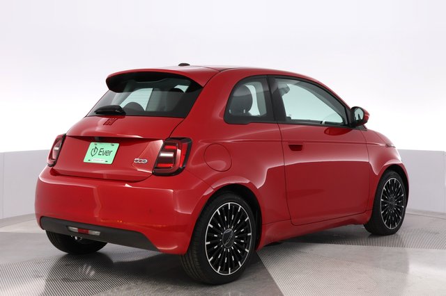 2024 Fiat 500e — photo 2 of 25