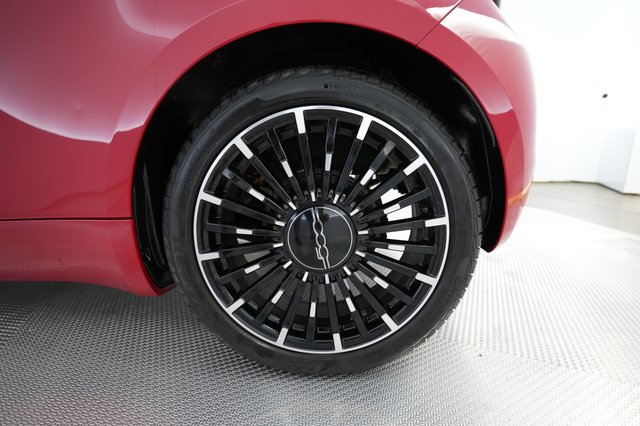 2024 Fiat 500e — photo 17 of 25