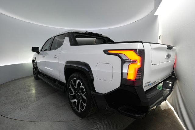 2024 Chevrolet Silverado EV — photo 2 of 15