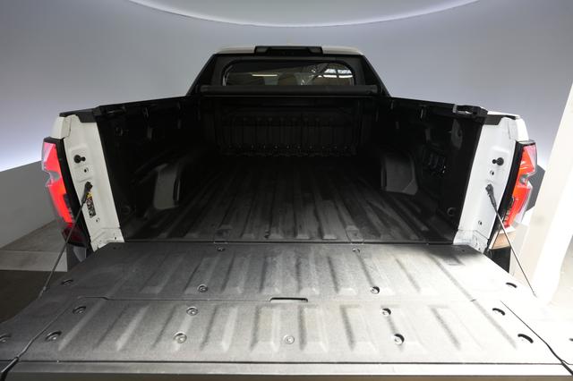 2024 Chevrolet Silverado EV — photo 6 of 15
