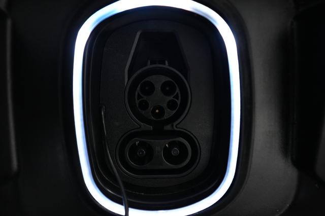 2024 Chevrolet Silverado EV — photo 8 of 15