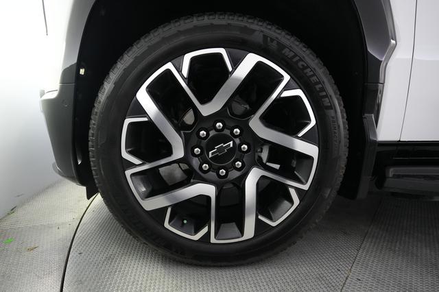 2024 Chevrolet Silverado EV — photo 9 of 15