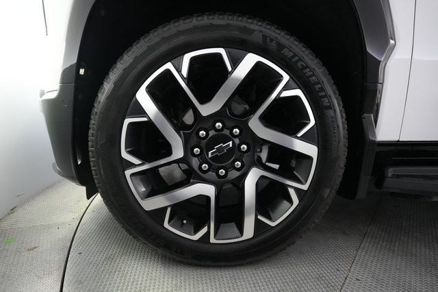 2024 Chevrolet Silverado EV — photo 9 of 15