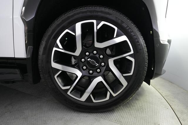 2024 Chevrolet Silverado EV — photo 10 of 15
