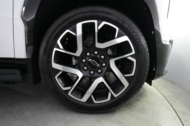 2024 Chevrolet Silverado EV — photo 10 of 15