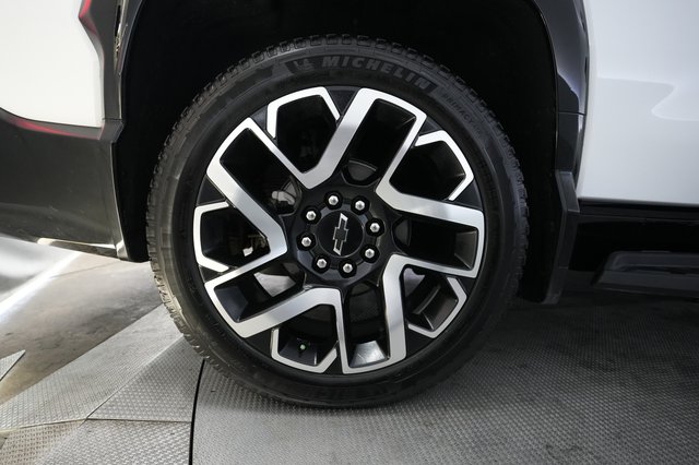 2024 Chevrolet Silverado EV — photo 11 of 15