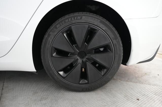 2024 Tesla Model 3 — photo 7 of 23