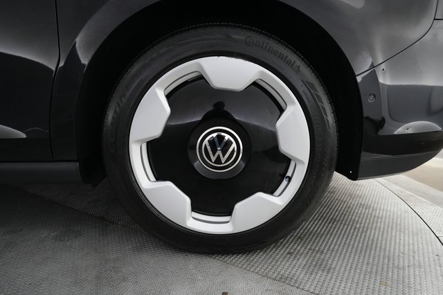2025 Volkswagen ID.Buzz — photo 7 of 24