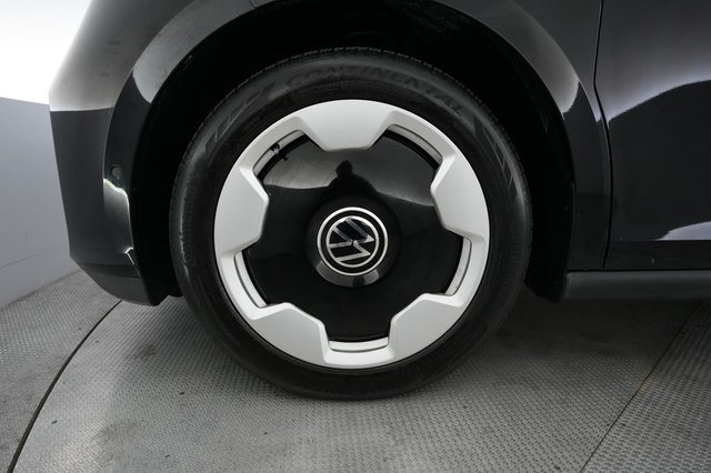 2025 Volkswagen ID.Buzz — photo 15 of 24