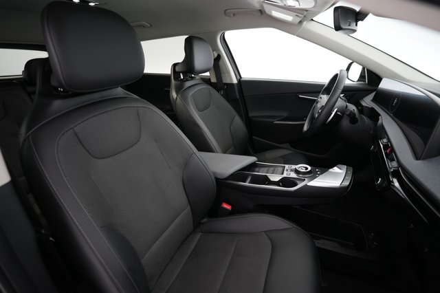 2024 Kia EV6 — photo 18 of 24