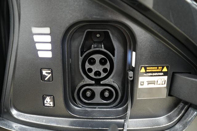 2024 Kia EV6 — photo 8 of 24