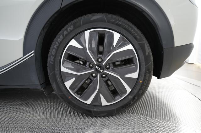 2024 Kia EV6 — photo 7 of 24