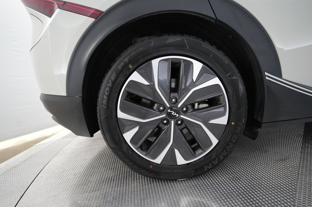 2024 Kia EV6 — photo 17 of 24