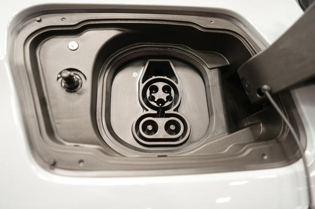 2024 BMW i5 — photo 8 of 23