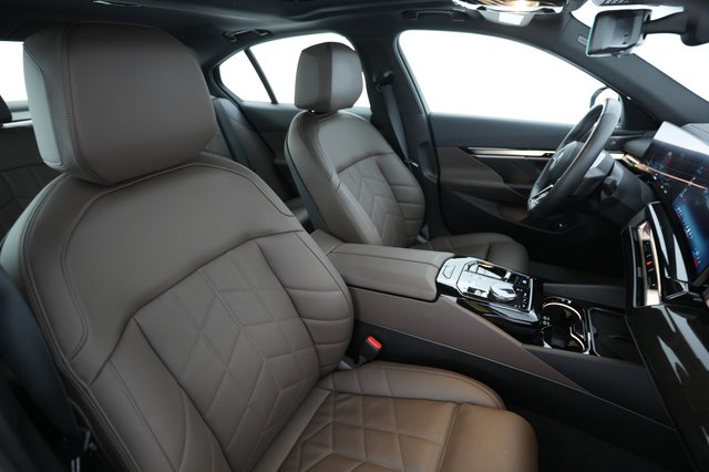 2024 BMW i5 — photo 18 of 23