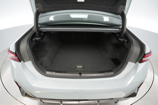 2024 BMW i5 — photo 6 of 23