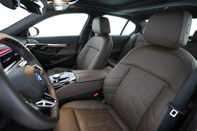 2024 BMW i5 — photo 3 of 23