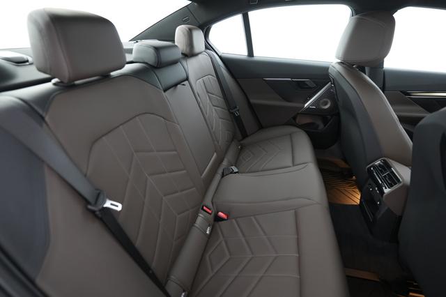 2024 BMW i5 — photo 4 of 23