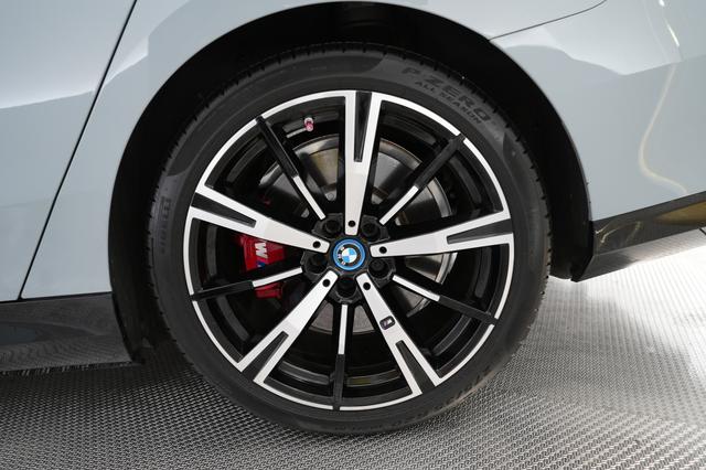 2024 BMW i5 — photo 7 of 23