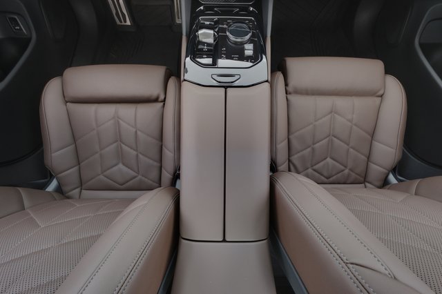2024 BMW i5 — photo 22 of 23