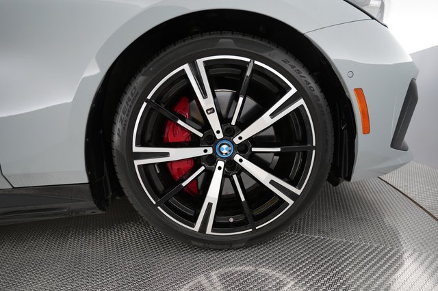 2024 BMW i5 — photo 16 of 23