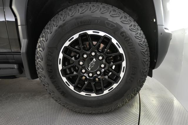 2026 Chevrolet Silverado EV — photo 7 of 18