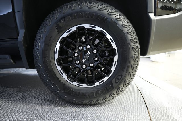 2026 Chevrolet Silverado EV — photo 11 of 18