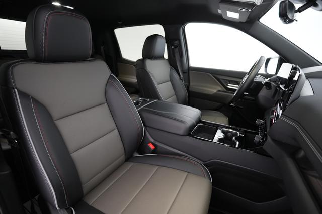 2026 Chevrolet Silverado EV — photo 4 of 18