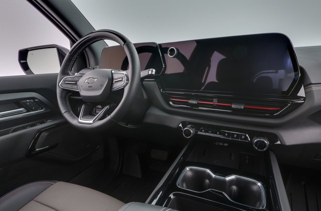 2026 Chevrolet Silverado EV — photo 14 of 18