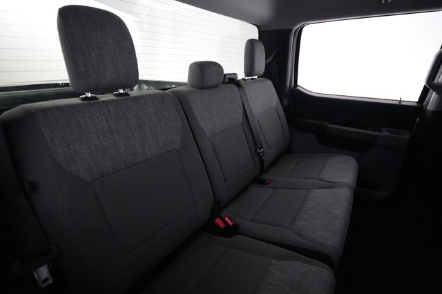 2023 Ford F-150 Lightning — photo 4 of 17