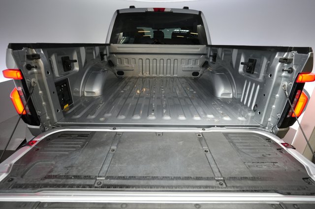 2023 Ford F-150 Lightning — photo 6 of 17