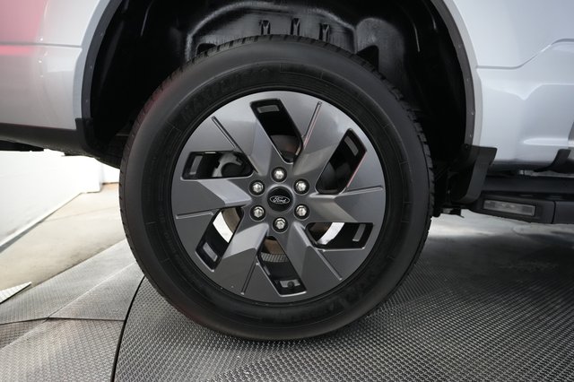 2023 Ford F-150 Lightning — photo 11 of 17
