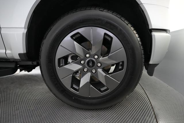 2023 Ford F-150 Lightning — photo 10 of 17
