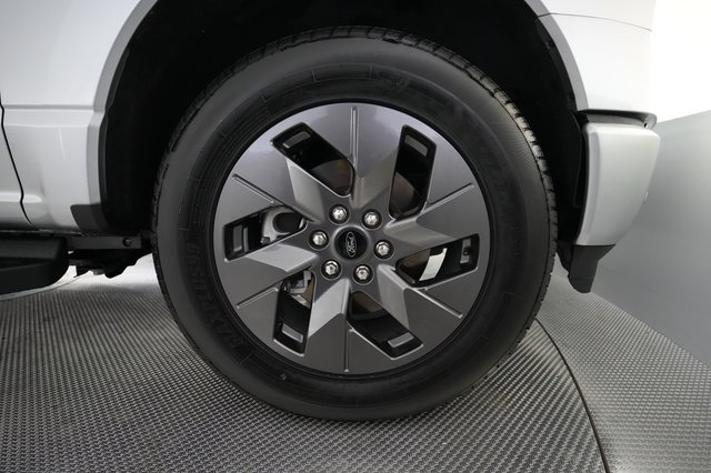 2023 Ford F-150 Lightning — photo 10 of 17