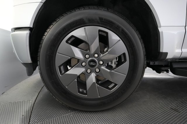 2023 Ford F-150 Lightning — photo 9 of 17