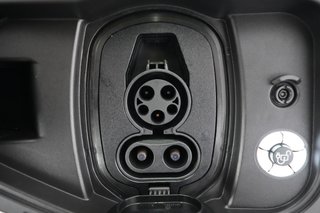 2023 Ford F-150 Lightning — photo 8 of 21