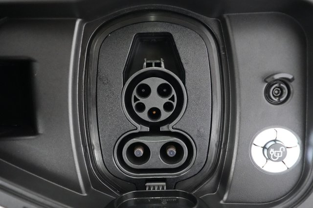 2023 Ford F-150 Lightning — photo 8 of 17