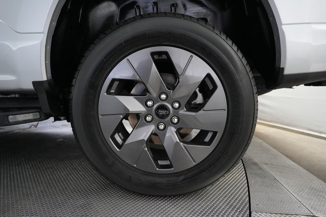 2023 Ford F-150 Lightning — photo 7 of 17