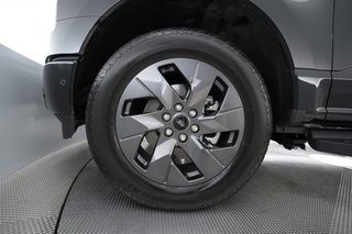 2023 Ford F-150 Lightning — photo 10 of 18